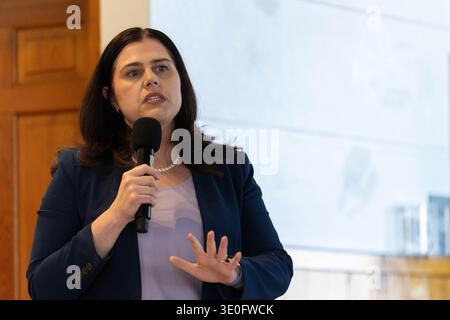 Denver, Colorado, Stati Uniti. 11 marzo 2026. Denver, Colorado "" 11 marzo 2026: Il Segretario di Stato del Colorado Jena Griswold interviene in un forum per i candidati del procuratore generale democratico a Denver, Colorado, mercoledì 11 marzo 2026. (Immagine di credito: © Jesse Paul/Colorado Sun tramite ZUMA Press Wire) SOLO PER USO EDITORIALE! Non per USO commerciale! Foto Stock