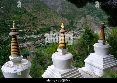 Vista della cittadina di Kyelang dai locali del Monastero di Kardang. Ubicazione: Kyelang. himachal Pradesh, India. Foto Stock