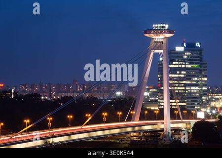 La maggior parte del ponte SNP di Bratislava Foto Stock