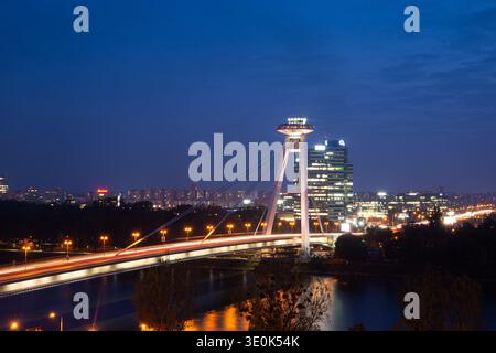La maggior parte del ponte SNP di Bratislava Foto Stock