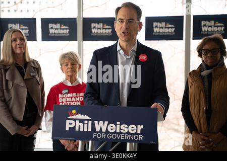 Denver, Colorado, Stati Uniti. 12 marzo 2026. Denver, Colorado "" 12 marzo 2026: Il procuratore generale del Colorado Phil Weiser parla in una conferenza stampa giovedì 12 marzo 2026 a Denver, Colorado. È stato approvato dai sostenitori del controllo delle armi all'evento. (Immagine di credito: © Jesse Paul/Colorado Sun tramite ZUMA Press Wire) SOLO PER USO EDITORIALE! Non per USO commerciale! Foto Stock