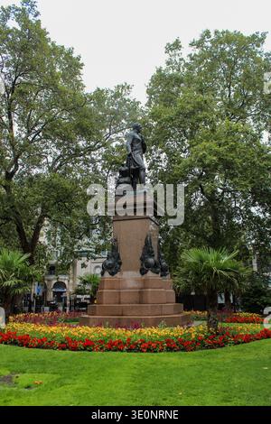 Londra, Regno Unito - 4 agosto 2023: Statua del tenente generale Sir James Outram a Whitehall Gardens, Victoria Embankent, Westminster. Foto Stock