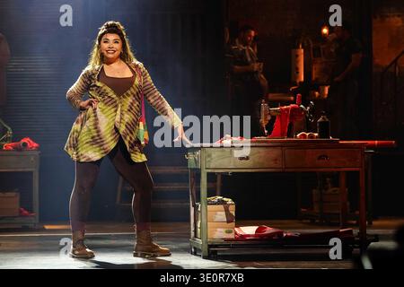 Courtney Bowman si esibisce durante una chiamata fotografica per la nuova produzione del musical Kinky Boots al London Coliseum. Data foto: Venerdì 13 marzo 2026. Foto Stock