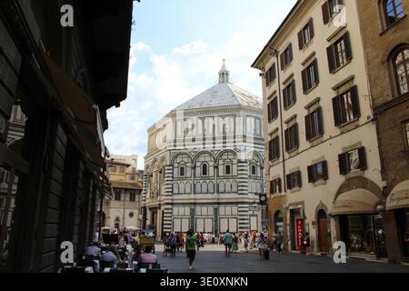 Battisterio di San Giovanni agosto 2024 Battistero di San Giovanni Firenze Foto Stock