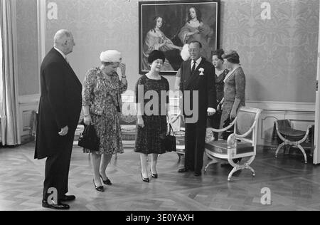Visita del Presidente De Gaulle nei Paesi Bassi. Al Huis Ten Bosch per pranzo, 1963 Foto Stock