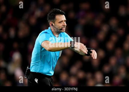 L'arbitro Igor Pajac durante il sedicesimo turno della UEFA Conference League, partita di andata a Selhurst Park, Londra. Data foto: Giovedì 12 marzo 2026. Foto Stock