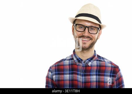 Studio shot di felice giovane uomo sorridente Foto Stock