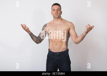 Studio Portrait Of Handsome Young Man Against White Background Foto Stock