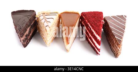 Pezzi di vari tipi di torte isolati su bianco Foto Stock