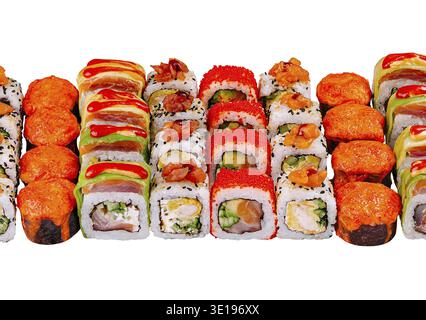 Sushi Set che combina vari tipi di panini con frutti di mare e verdure, isolato su sfondo bianco Foto Stock