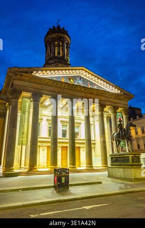 Glasgow, Scozia, 8 maggio 2025: Galleria d'arte moderna a Glasgow, Scozia. IMMAGINE Foto Stock