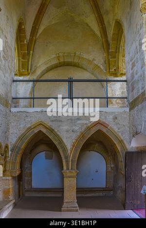 Cappella in rovina al castello di Bezdez nella repubblica Ceca. IMMAGINE Foto Stock