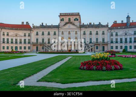 Tramonto al castello di Esterhazy a Fertod, Ungheria. IMMAGINE Foto Stock