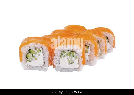 Panini di sushi con salmone, formaggio spalmabile e cetriolo su sfondo bianco Foto Stock