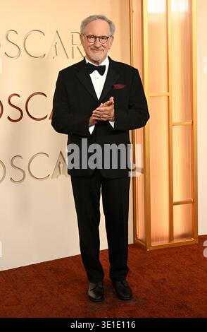 Hollywood, Stati Uniti. 15 marzo 2026. Steven Spielberg arriva al 98° Academy Awards tenutosi al Dolby Theatre il 15 marzo 2026 a Hollywood, CA. © Valerie Goodloe/AFF-USA.com credito: AFF/Alamy Live News Foto Stock