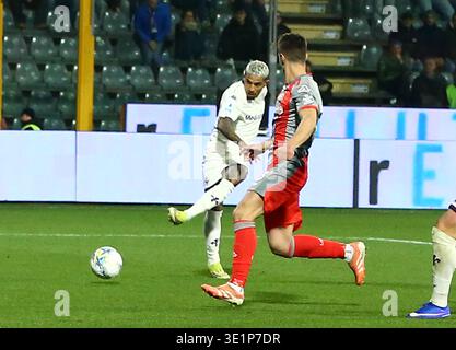 Fiorentina   Domilson Cordeiro dos Santos Dodo    goal 0 -3  during the Serie A soccer match between Cremonese and   Fiorentina.  at the Giovanni Zini in Cremona, north west Italy - Lunedi , 16  Marzo   2026. Sport - Soccer . (Photo by Alberto Marianii/Lapresse) Foto Stock