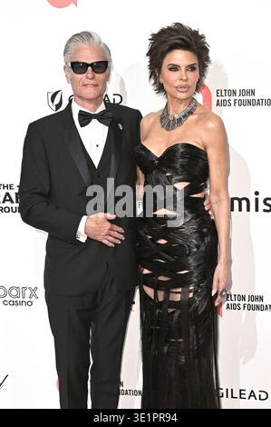 Harry Hamlin e Lisa Rinna bei der 34. Elton John AIDS Foundation Academy Awards Viewing Party 2026 anlässlich der 98. Oscarverleihung im West Hollywood Park. West Hollywood, 15.03.2026 *** Harry Hamlin e Lisa Rinna al 34 Elton John AIDS Foundation Academy Awards Viewing Party 2026 al 98° Academy Awards a West Hollywood Park West Hollywood, 15 03 2026 foto:xD.xStarbuckx/xFuturexImagex elton 6558 Foto Stock
