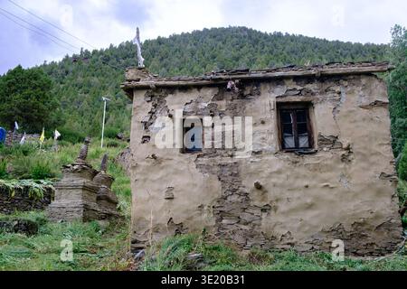 Vecchie case di fango Lahauli nel villaggio di Keylong. Ubicazione: Kyelang, Himachal pradesh, India. Foto Stock
