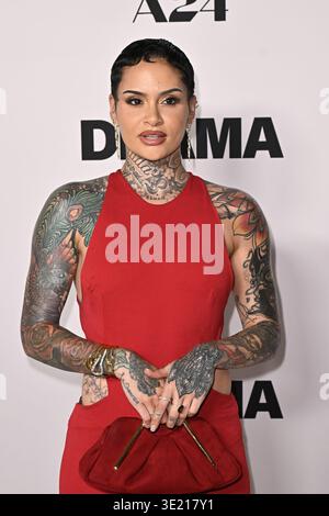 Los Angeles, Stati Uniti. 17 marzo 2026. Kehlani arriva alla prima di A24 "The Drama" a Los Angeles tenutasi al Directors Guild Theatre il 17 marzo 2026 a Los Angeles, CA. © Starbuck/ Credit: AFF/Alamy Live News Foto Stock