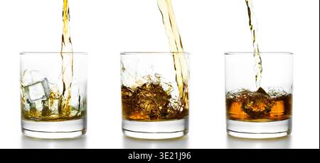 Tre bicchieri con whiskey che si versano in loro Foto Stock