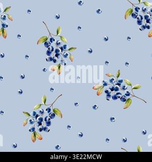 Motivo acquerello senza cuciture con ramo di mirtilli succosi con foglie verdi. Illustrazione isolata disegnata a mano botanica ideale per la stagione, la foresta Foto Stock