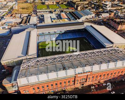Glasgow Scozia: 13 febbraio 2026: Stadio Ibrox, campo della squadra di calcio dei Rangers. Foto del drone in un giorno di sole non partite Foto Stock