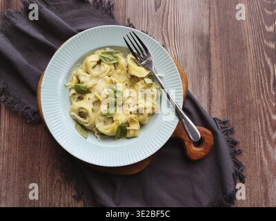 Ravioli italiani ripieni di ricotta, formaggio e spinaci Foto Stock