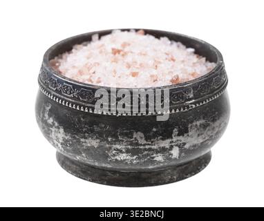 Vista laterale dell'antica cantina di sale argentate con sale rosa dell'Himalaya isolato su sfondo bianco Foto Stock