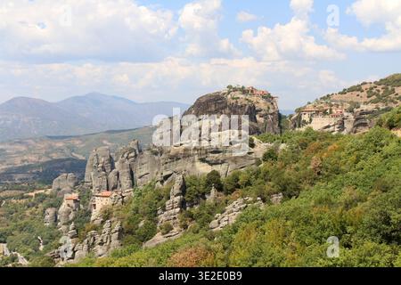 Grande Meteoron Varlaam Rousanou San Nicola agosto 2024 quattro monasteri storici su pilastri di arenaria a Meteora in Grecia Foto Stock