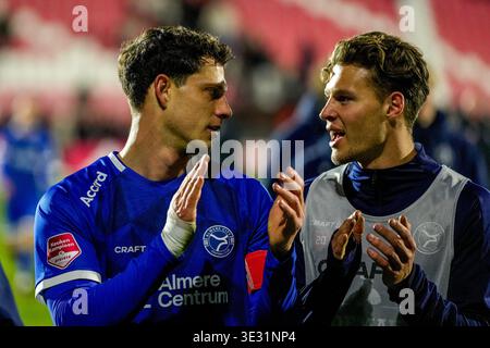 Amsterdam, Paesi Bassi. 20 marzo 2026. AMSTERDAM, PAESI BASSI - 20 MARZO: James Lawrence dell'Almere City FC durante l'incontro olandese Keuken Kampioen Divisie tra Jong Ajax e Almere City FC allo Sportcomplex De Toekomst il 20 marzo 2026 ad Amsterdam, Paesi Bassi. (Foto di Patrick Goosen/Orange Pictures) credito: Orange Pics BV/Alamy Live News Foto Stock