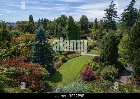 Vista dall'alto dei Quarry Gardens al Queen Elizabeth Park - Vancouver, British Columbia, Canada Foto Stock