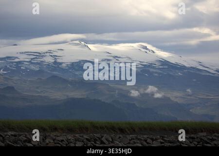 Islanda - veduta della Eyjafjallajökull coperta di ghiaccio Foto Stock