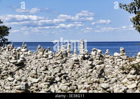 Campo di macerie, spiaggia rocciosa, costa sull'isola di Stora, mucchio di pietra, uomo di pietra, Mar Baltico, Oeland, Kalmar laen, Svezia Foto Stock