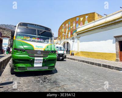 Tepoztlan, Messico - 26 marzo 2024. Autobus di trasporto pubblico Foto Stock