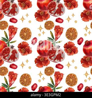 Motivo ad acquerello senza cuciture melograni interi e a fette di arancia foglie di fiori rossi ed elementi scintillanti dorati. Illustrazione per l'imballaggio del tè Foto Stock
