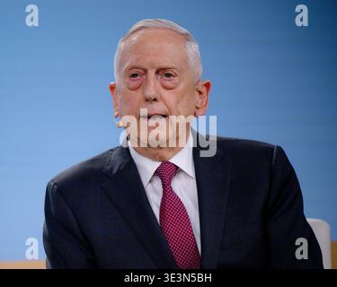Houston, Stati Uniti. 23 marzo 2026. Il generale Jim Mattis, Segretario della difesa (2017-2018) e United States Marine Corps (RET.), parla sul palco durante la CERAWeek di S&P Global all'Hilton Americas di Houston, Texas, il 23 marzo 2026. La discussione su questo evento riunisce i leader mondiali dell'energia per esplorare il tema di "convergenza e concorrenza: Energia, tecnologia e geopolitica". (Foto di Marcus Ingram/Sipa USA) credito: SIPA USA/Alamy Live News Foto Stock
