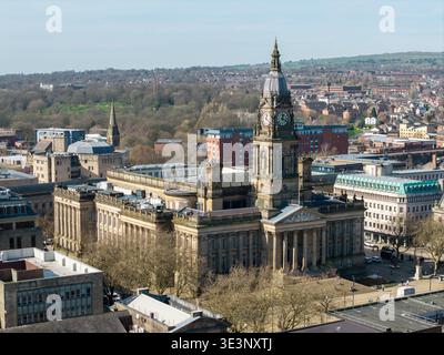 BOLTON, GREATER MANCHESTER, INGHILTERRA - 18 MARZO 2026: Il municipio di Bolton, classificato come Grade II, si trova in Victoria Square, Bolton Foto Stock