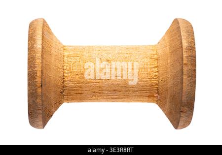 svuotare il rotolo di legno da cucire su sfondo bianco isolato Foto Stock