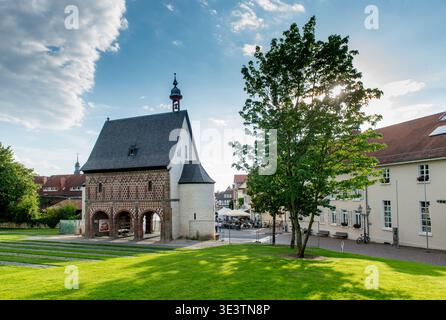 Die berühmte Torhalle des Kloster Lorsch, UNESCO Weltkulturerbe, eine geheimnisvolle Schönheiot aus der Karolingerzeit, denn bis heute ist die Funktio Foto Stock