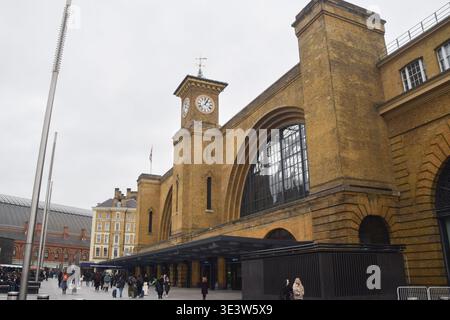 Londra, Regno Unito. 24 marzo 2026. Vista esterna della stazione ferroviaria di King's Cross. Credito: Vuk Valcic/Alamy Foto Stock