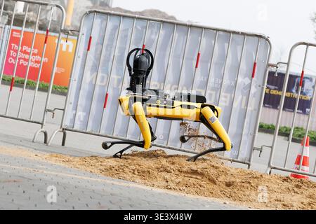 Un quadruplo robotico è stato dimostrato durante XPONENTIAL Europe 2026 alla Messe Düsseldorf di Düsseldorf, in Germania, il 24 marzo 2026. Crediti: Aleksandr Nagornyi/Alamy Live News Foto Stock