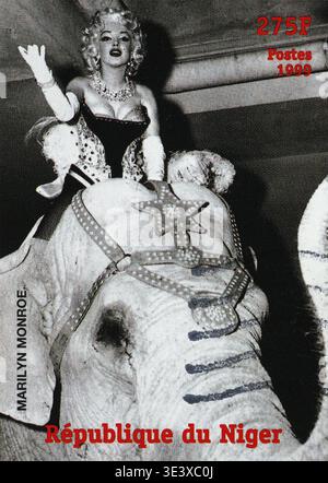 Ritratto di Marilyn Monroe in sella a un elefante su un francobollo Foto Stock
