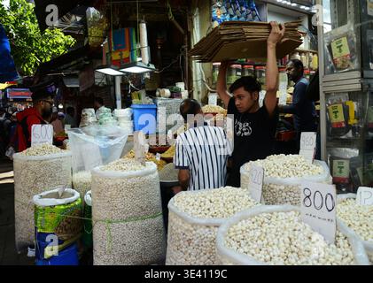I vivaci mercati intorno a Chandni Chowk, Old Delhi, India. Foto Stock