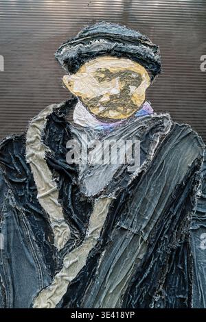 Ritratto di un uomo con cappello tradizionale dall'opera d'arte "quando hanno iniziato a vederci" di Saule Suleimenova al museo d'arte di Almaty Foto Stock