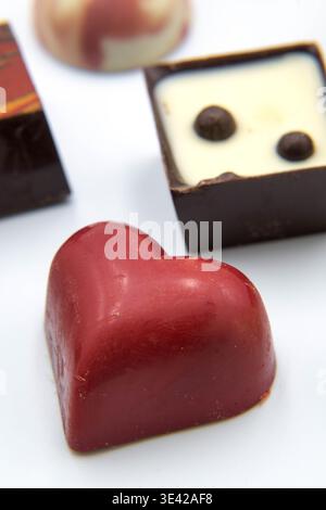 Dolci, cioccolatini di varie forme, praline. Foto Stock