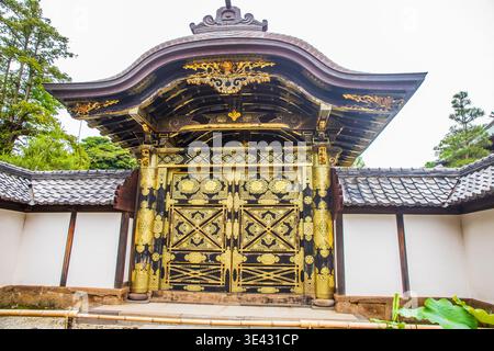 Una vista del Tempio Kencho-ji nella città di Kamakura, prefettura di Kanagawa. Foto Stock