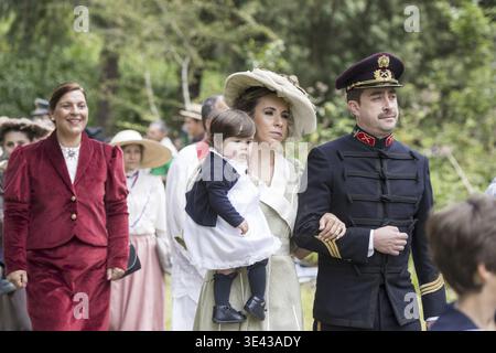 Due attori dilettanti recitano l'Imperatore d'Austria Carlo 1 o Carlo 1 e sua moglie Zita al Quinta Jardins do Imperador sulla riapertura dell'Empe Foto Stock