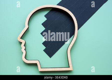Mente umana bloccata da barriere che rappresentano lo stress. Foto Stock