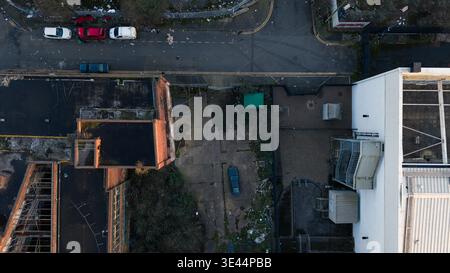 Veduta aerea di edifici industriali abbandonati e cortile vicino a Palmer Street, Birmingham, Regno Unito Foto Stock