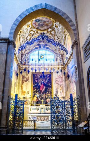 La Cappella Bardi, dedicata a San Gregorio. La Madonna del Rosario sull'altare è opera di Giorgio Vasari (1568) - Basilica di Santa Maria Novella - Firenze, Italia Foto Stock